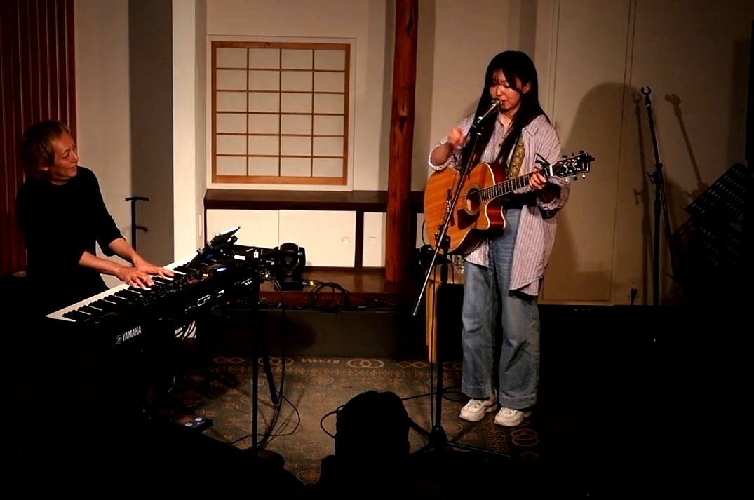 七夕ライブ 冨岡明未（サポート：Key. 田中K助）ステージの様子