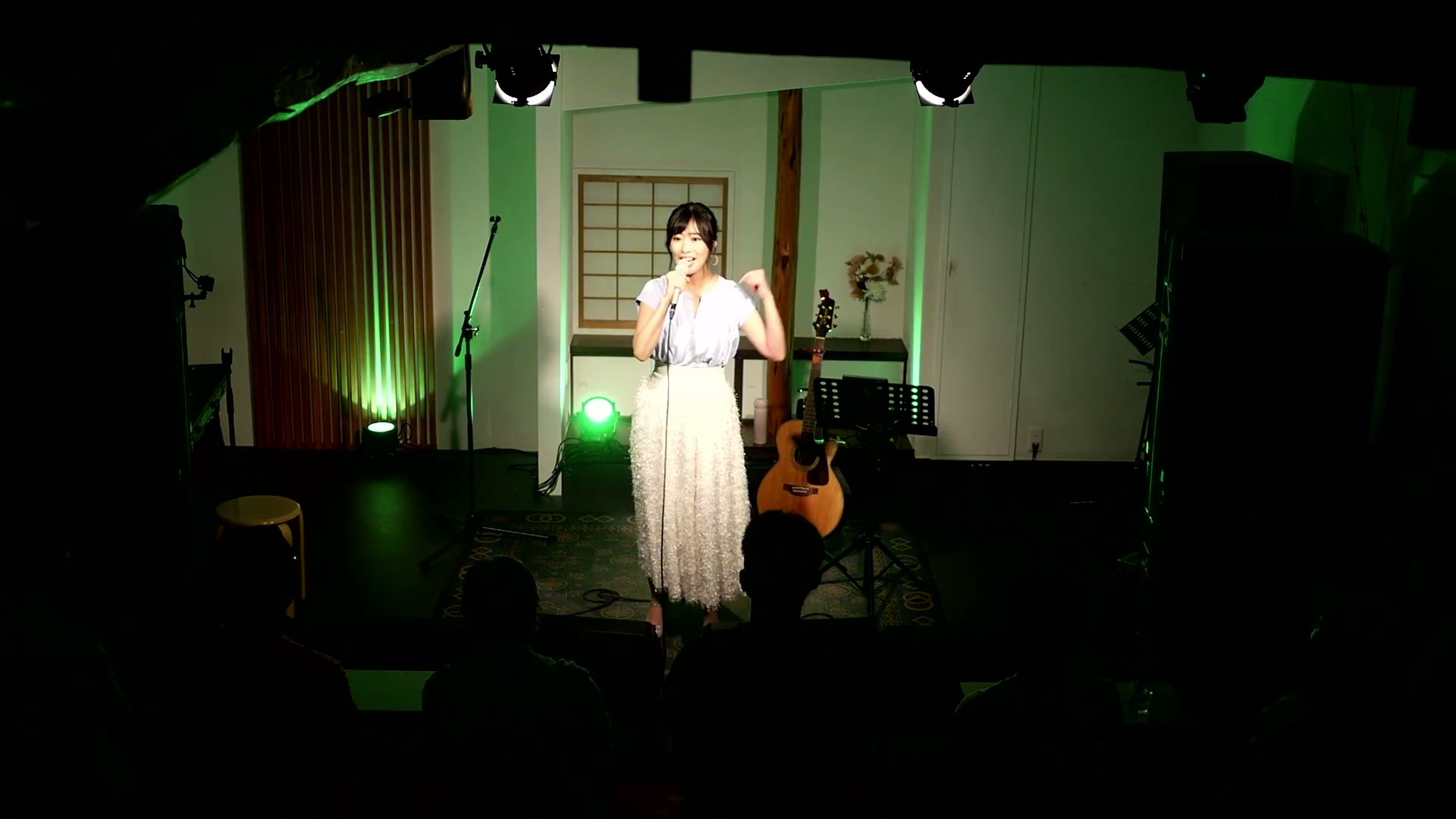 前田有加里(マイクを手に)