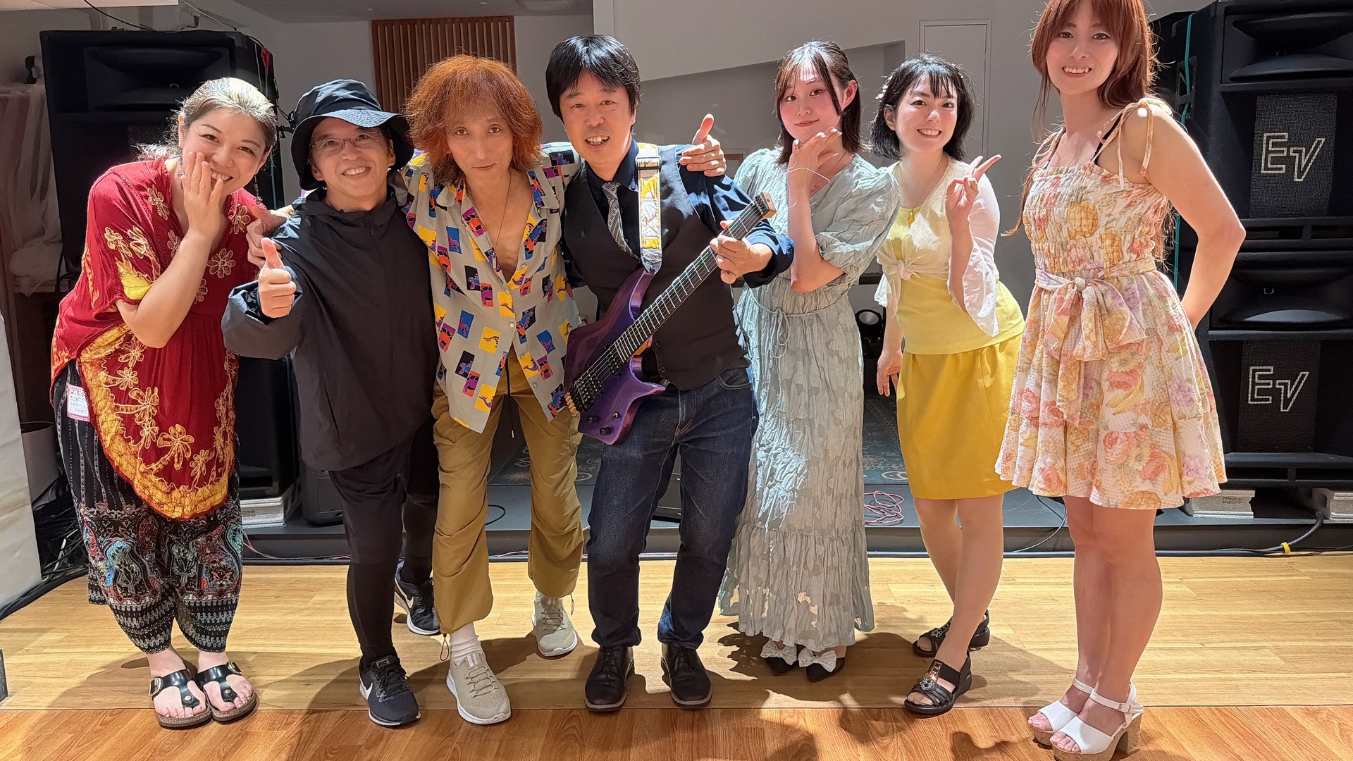 うららか日和 2026年8月7日 出演者集合写真（左から 虹の瞳・ケイイチ・杉山直生・糸井光・月永凛子・すずきゆい・庄司みずき）