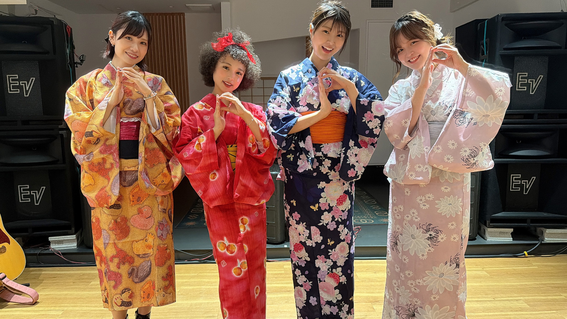 駿河台浴衣祭二夜 2026年8月29日 終演後の集合写真（左から つじりお・胡桃沢はな・小松みゆ・藤本あかり）