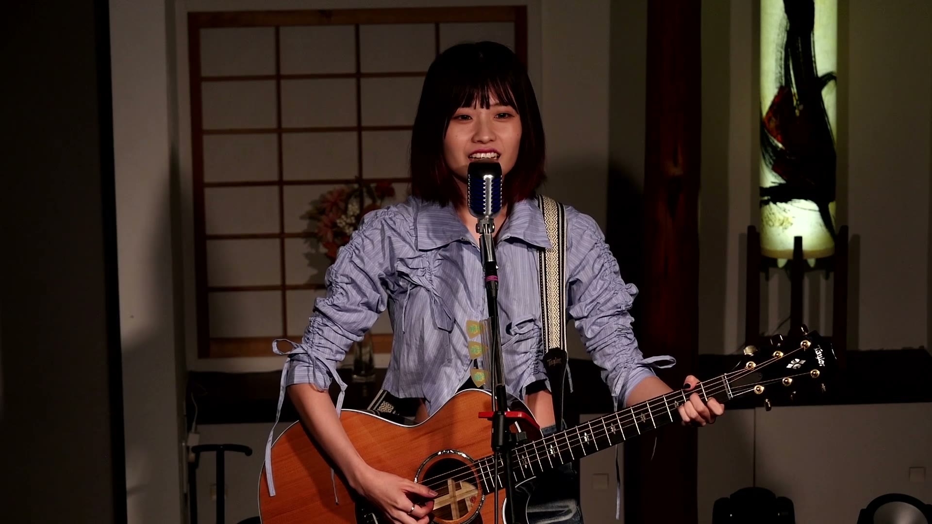 つじりお(アコースティックギターの弾き語り)