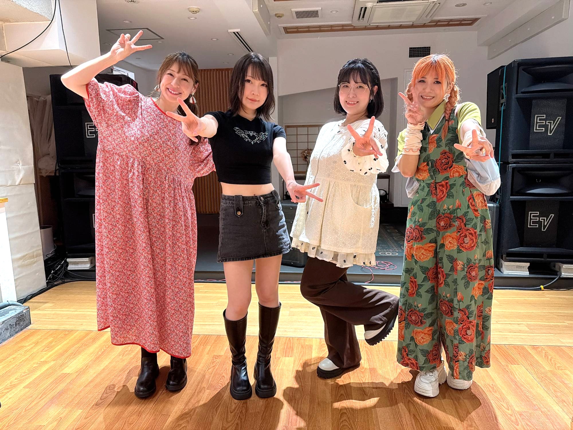 終演後の4人（左から yuriya・二段優希・花桐はづき・クレヨンゆーち）