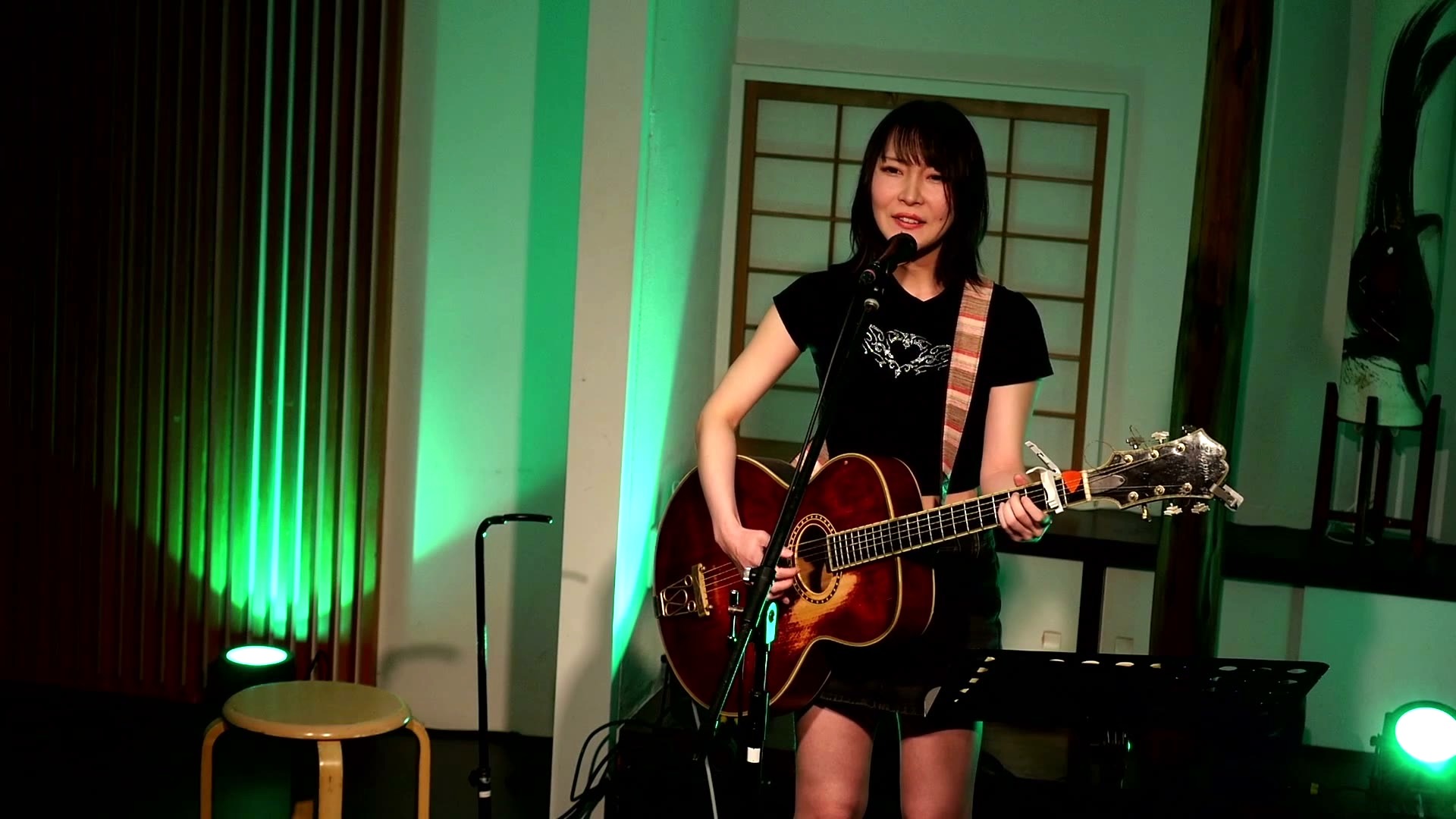 二段優希（アコースティックギターの弾き語り）
