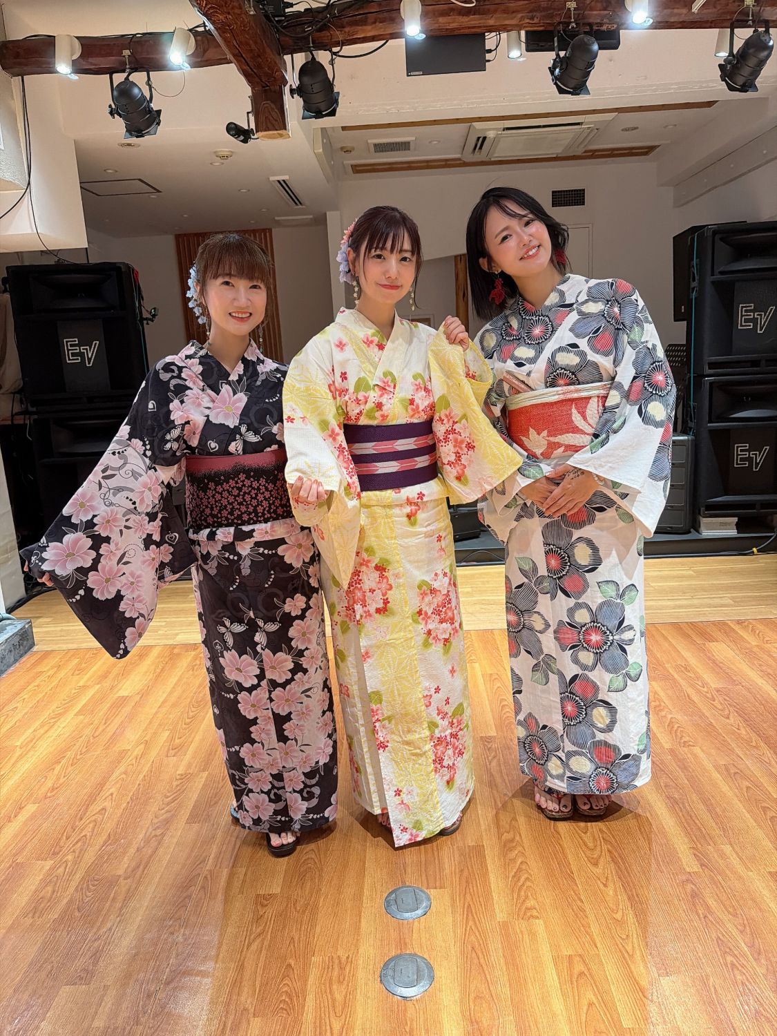 浴衣姿の出演3組（左から鈴木あい・伊藤さくら・松岡里果）