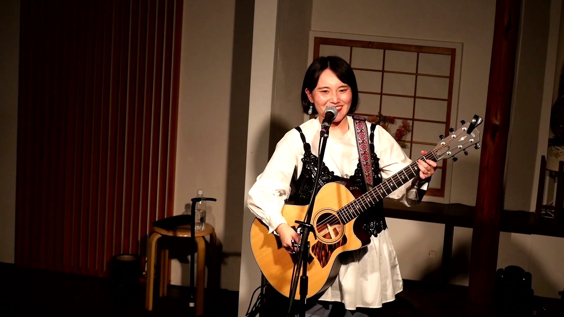 深水彩穂(ギターの弾き語り)