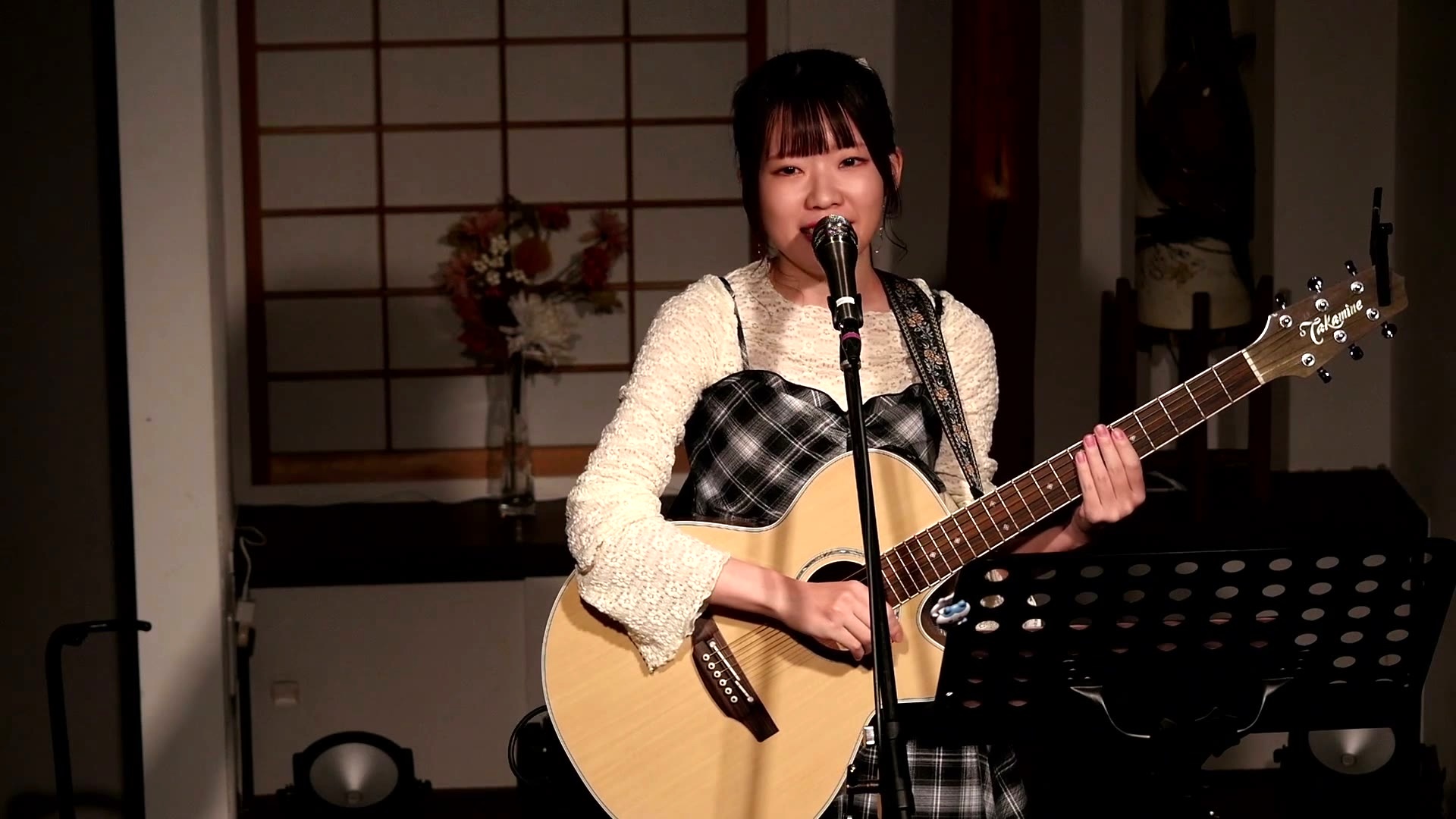 白結美心(ギターの弾き語り)
