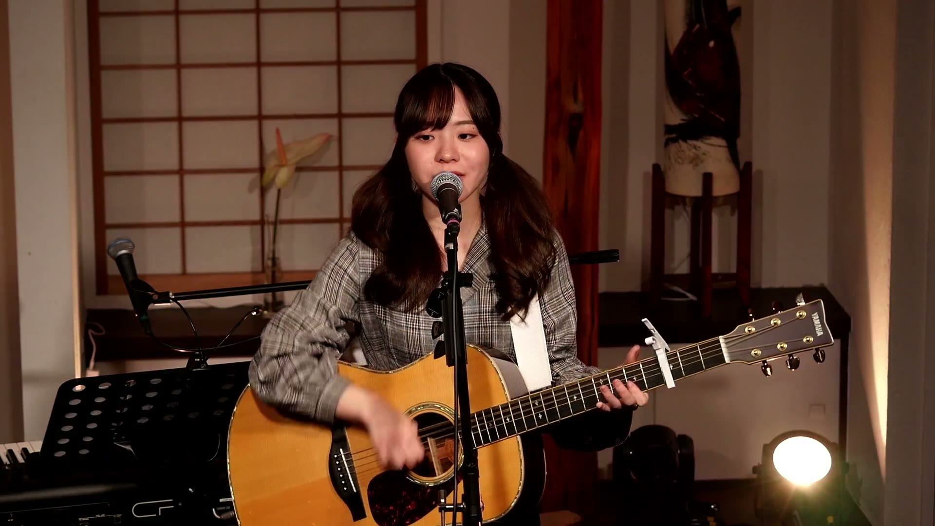 一原ちひろ（アコースティックギターで弾き語り）