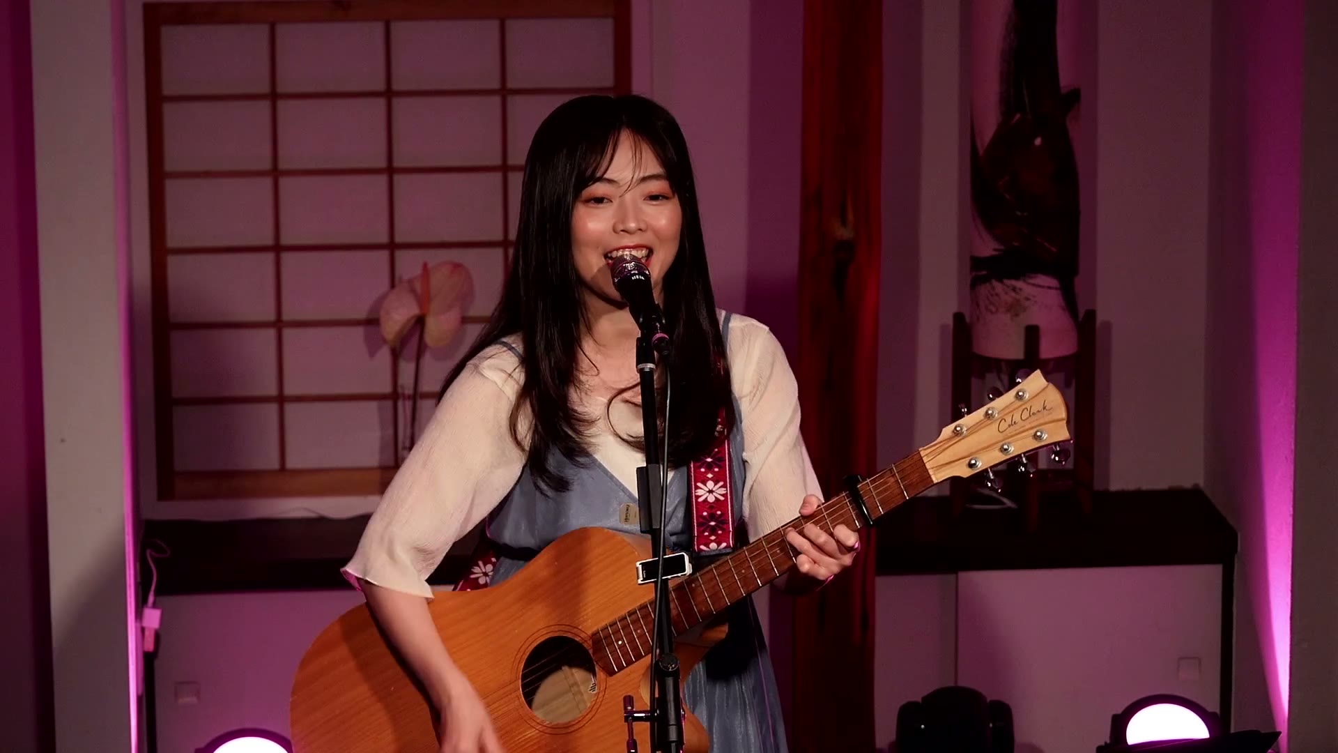 yuka（アコースティックギターで弾き語り）
